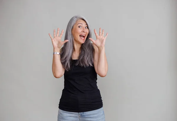 Emotional Portraits Paled Long Hair Asian Matured Woman Grey Background — Stock Photo, Image