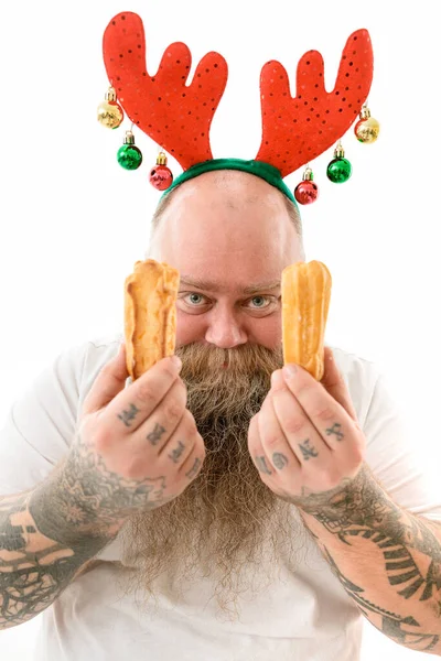 Gordura Emocional Engraçado Tatuado Homem Com Comida Isolada Fundo Branco — Fotografia de Stock