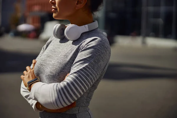 Hermosa Sana Alegre Mujer Sonriente Entrenamiento Una Calle Urbana Ciudad —  Fotos de Stock