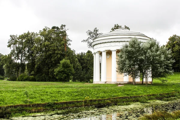 Dům v parku — Stock fotografie