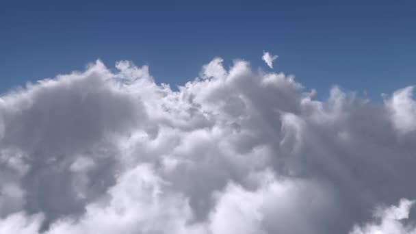 Voo sobre as nuvens . — Vídeo de Stock