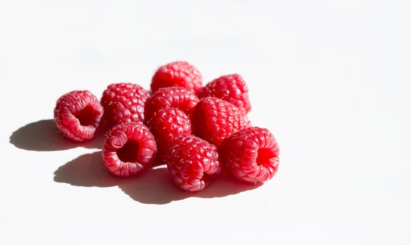 Beyaz arka plan üzerinde Rasberry