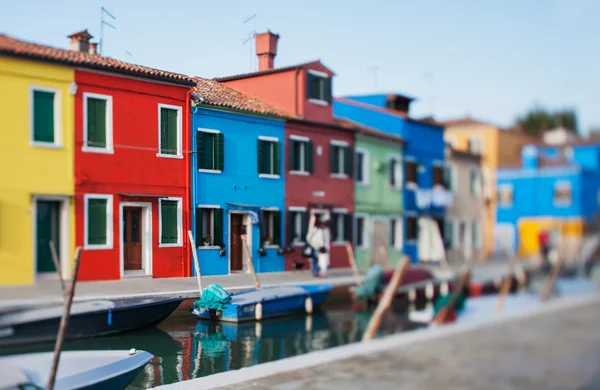Tilt shift photo in street of Burano island with boat. Soft focus — Stock Photo, Image