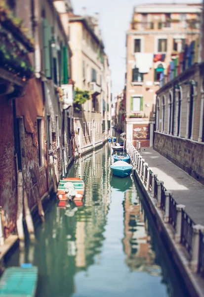 Foto pergeseran miring dari jalan Venice. Fokus lembut — Stok Foto