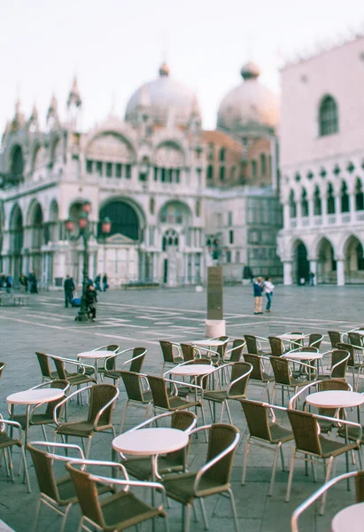 Shift fotoğraf Kafe'nin basilica San Marco yakınındaki ve Sarayı d eğ — Stok fotoğraf