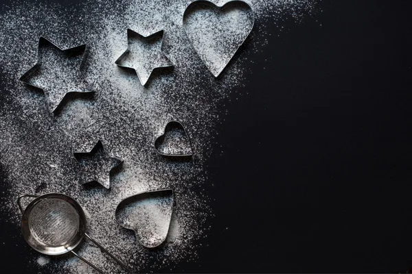 siyah arka plan ile ağrı formlarında pişirme