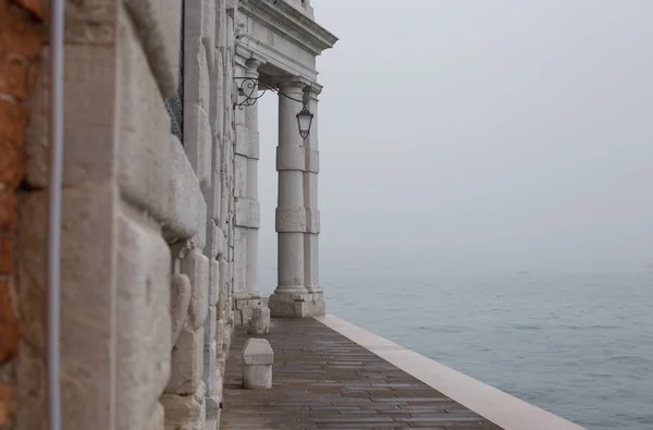 Pemandangan kabut di Teluk San Marco di Venesia, Italia — Stok Foto
