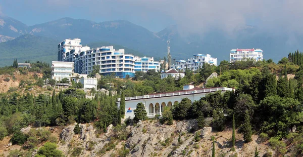 Otellerin Panorama Manzarası Dağların Arkasındaki Artek Uluslararası Çocuk Merkezi Gurzuf Stok Fotoğraf