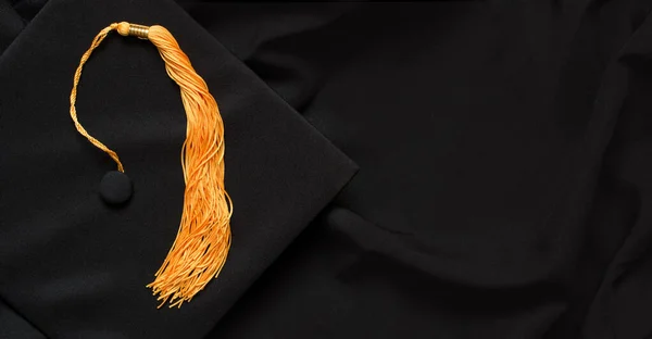 Promoce top view koncept s akademickým kloboukem a diplomem — Stock fotografie