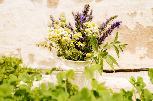 Bouquet of tea flowers. Chamomile, lemon balm and mint. Healthy diet. morning in the village. wooden background — Stock Photo, Image