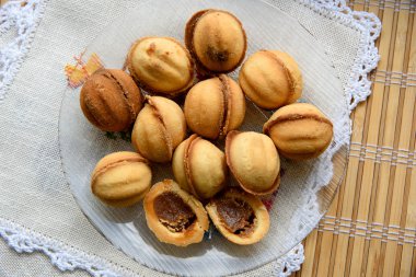 Yoğunlaştırılmış süt ile tatlı fındık