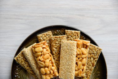 Tatlı fındık, Ayçekirdeği ve keten, sır şekerlenmiş