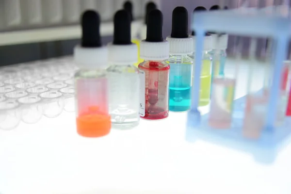 In the medical laboratory. Set of tubes and bottles with colored solution. — Stock Photo, Image