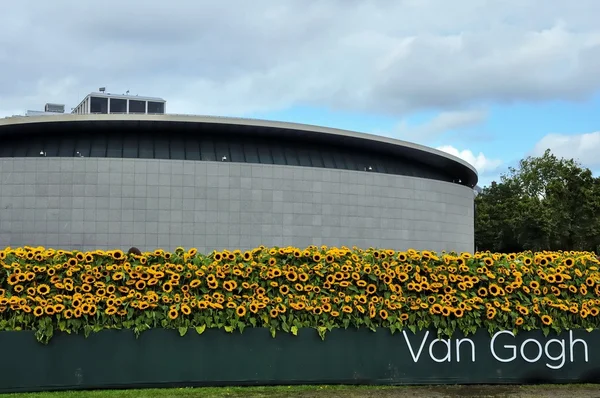 Van Gogh Müzesi ayçiçeği labyr ile yeni giriş