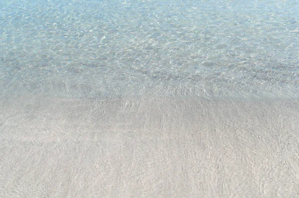 Rimpels op het water als abstracte achtergrond. — Stockfoto