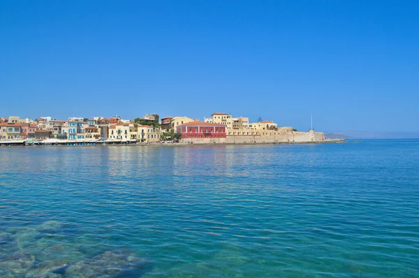 Widok z nabrzeża do starego miasta w Chanii, Kreta w Grecji — Zdjęcie stockowe