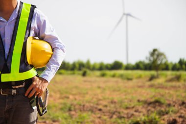 Kişisel koruyucu ekipman wor giyen dikiz mühendisi.