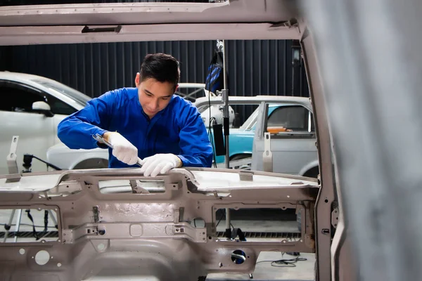 Unternehmer Geschäftsmann Kleinunternehmer Lackiererei Autowerkstatt — Stockfoto