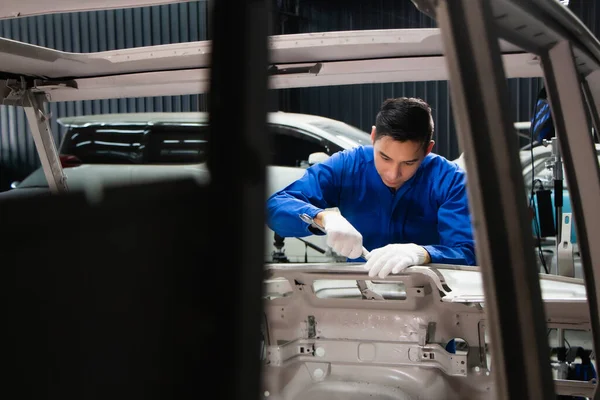 Unternehmer Geschäftsmann Kleinunternehmer Lackiererei Autowerkstatt — Stockfoto