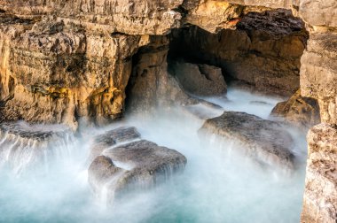 Cennet Çöküğü Hells Cascais şehir içinde bulunan ağzına (Portekizce 