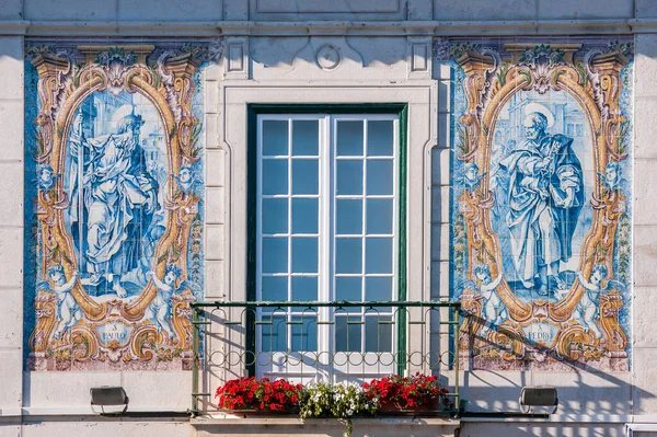 Podrobnosti Dlaždicích Náboženskými Symboly Radnice Města Cascais Portugalsku — Stock fotografie