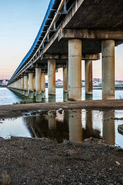 Sous le pont — Photo