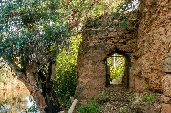 Niebla Köyü, Huelva, İspanya çevreleyen Ortaçağ taş sur içindeki kapıyı