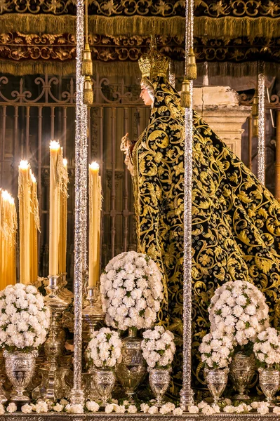 Kutsal hafta Seville, Meryem Ana sunum