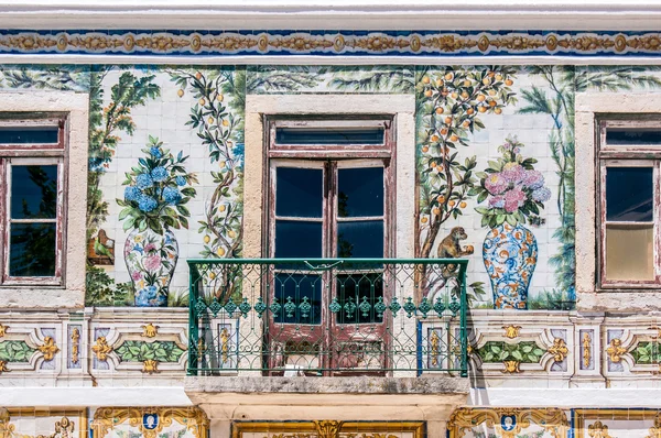 Portekiz tipik bir ev balkon döşenir
