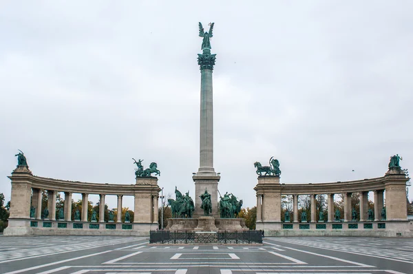 Praça dos Heróis em Budapeste, capital da Hungria — Fotografia de Stock