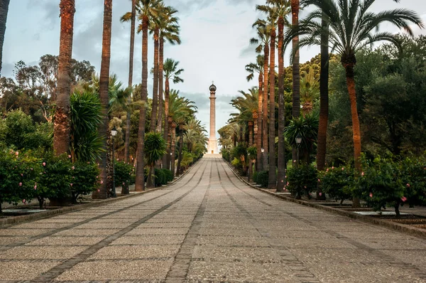 Avenue La Rabida, kasaba Palos de la Frontera Huelva kaşiflerinden, Amerika'da Anıtı ile keşifler