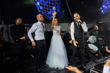 Arap düğününde düğün şarkıcısı.