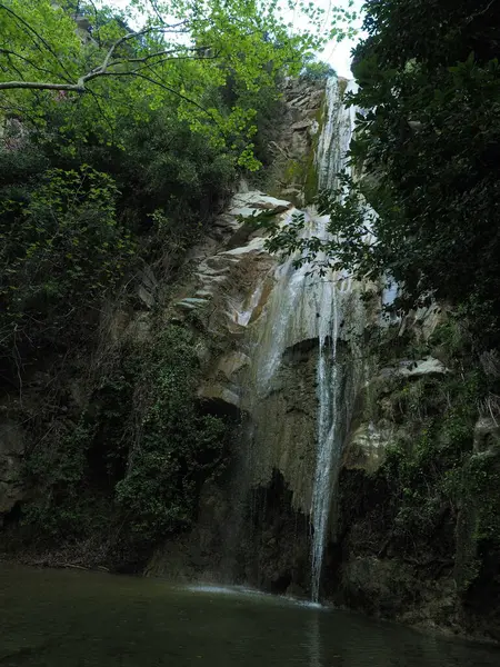 Evia Adası 'ndaki Yunan dağlık kesiminde etkileyici Dafnokouki şelaleleri