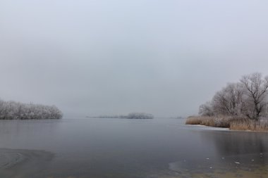 Gölde yalnız island.ice
