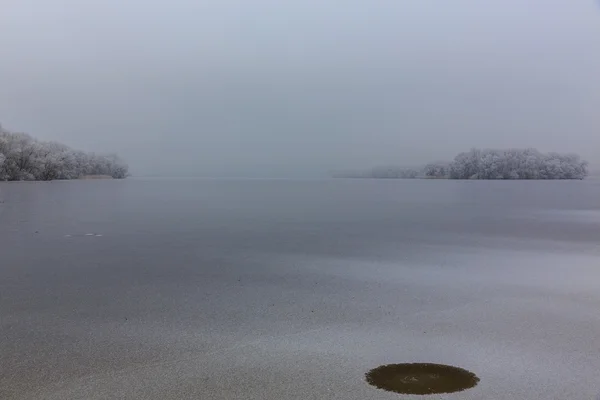 Lonely island.ice on the lake — Stock Photo, Image