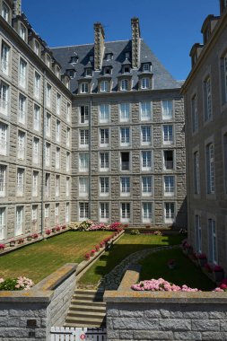   Saint-Malo, Fransa - 23 Temmuz 2018 - Eski Şehrin Surları                               