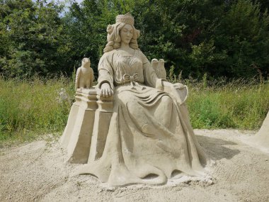 Lednice, Çek Cumhuriyeti - 17 Ağustos 2016 - Çek tarihinin tarihi figürleri deniz kumundan modellenmiştir - yaz tatilinin sonunda kum parkı