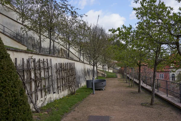 Praag Tsjechië April 2021 Grote Frstenberg Tuin Een Zonnige Voorjaarsmiddag — Stockfoto