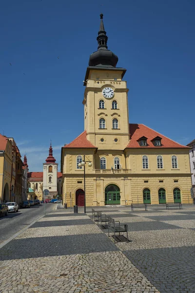 Zatec Czechy Kwietnia 2021 Rynek Główny Ratuszem Kolumną Trójcy Wiosną — Zdjęcie stockowe