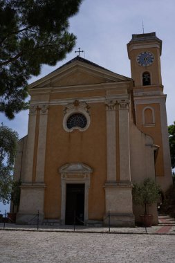  Eze, Fransa - 17 Haziran 2021 Notre Dame de l 'Assomption Kilisesi                              