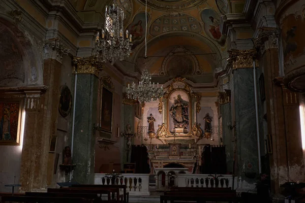 Eze, Fransa - 17 Haziran 2021 Notre Dame de l 'Assomption Kilisesi                               