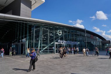  Utrecht, Hollanda - 30 Ağustos 2025 - Utrecht Centraal İstasyonu girişi                              