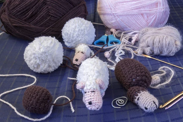Amigurumi koyun ve araçları