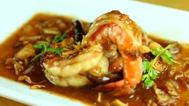 Смажені Креветки Тамариндським Соусом Тарілці Тайська Знаменита Їжа — стокове відео
