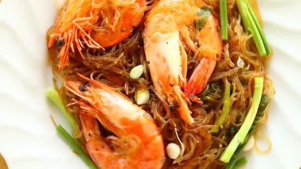 Gebackene Garnelen Mit Nudeln Teller Thai Berühmtes Essen — Stockvideo