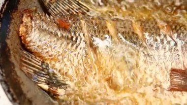 Tavada balık kızartma, Chiangmai Tayland 'da.