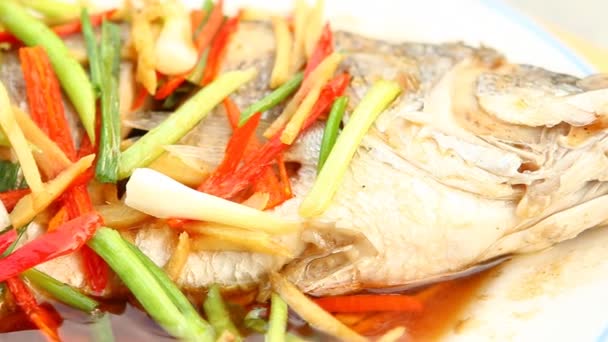 Тиха Риба Бас Тарілці Дверях Чіангмай Таїланд — стокове відео