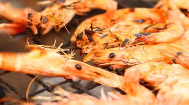 Fırında karides ızgara, Tayland sokak yemeği.