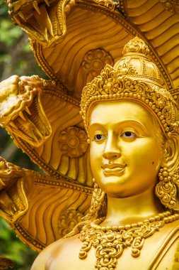 Huai Tueng thao Baraj Parkı 'ndaki Wisnu veya Narayana heykeli