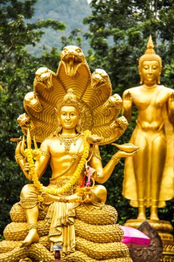 Huai Tueng thao Baraj Parkı 'ndaki Wisnu veya Narayana heykeli